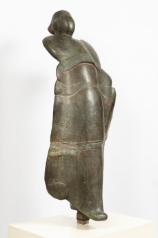 Schrijdende danseres met tamboerijn