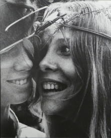 Twee vrouwengezichten