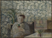 Oude vrouw in haar huiskamer